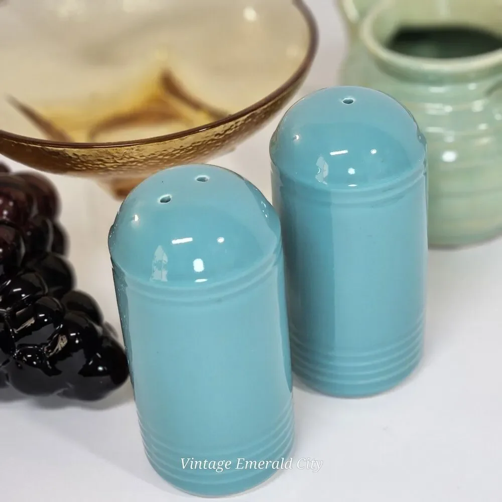 Vtg Neo Art Deco Japan Beehive Salt & Pepper Shakers Teal Blue Color Connection